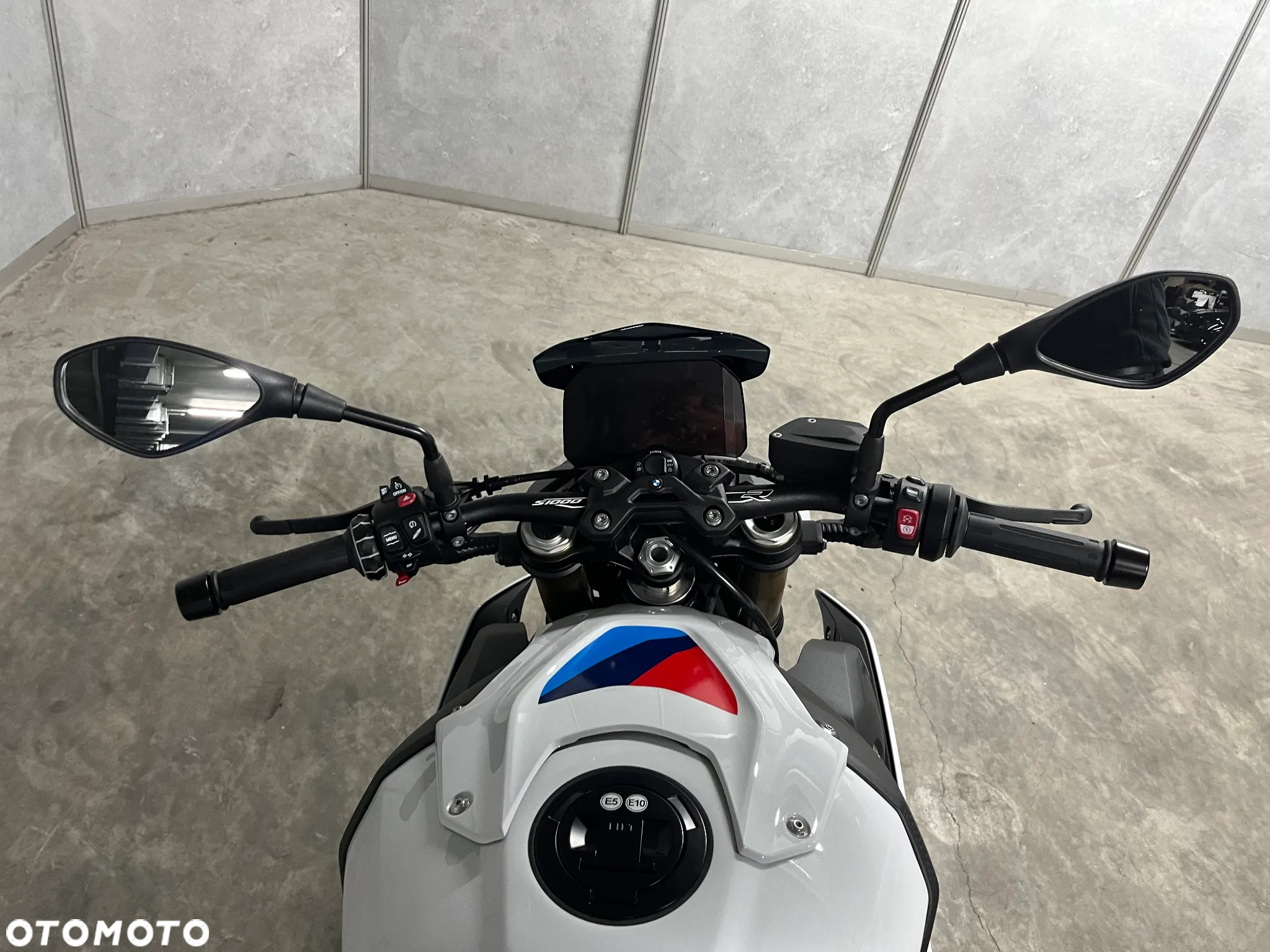 BMW S - 13