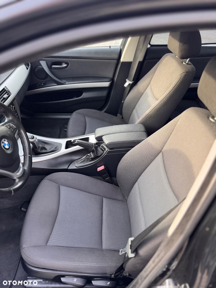 BMW Seria 3 318i - 25