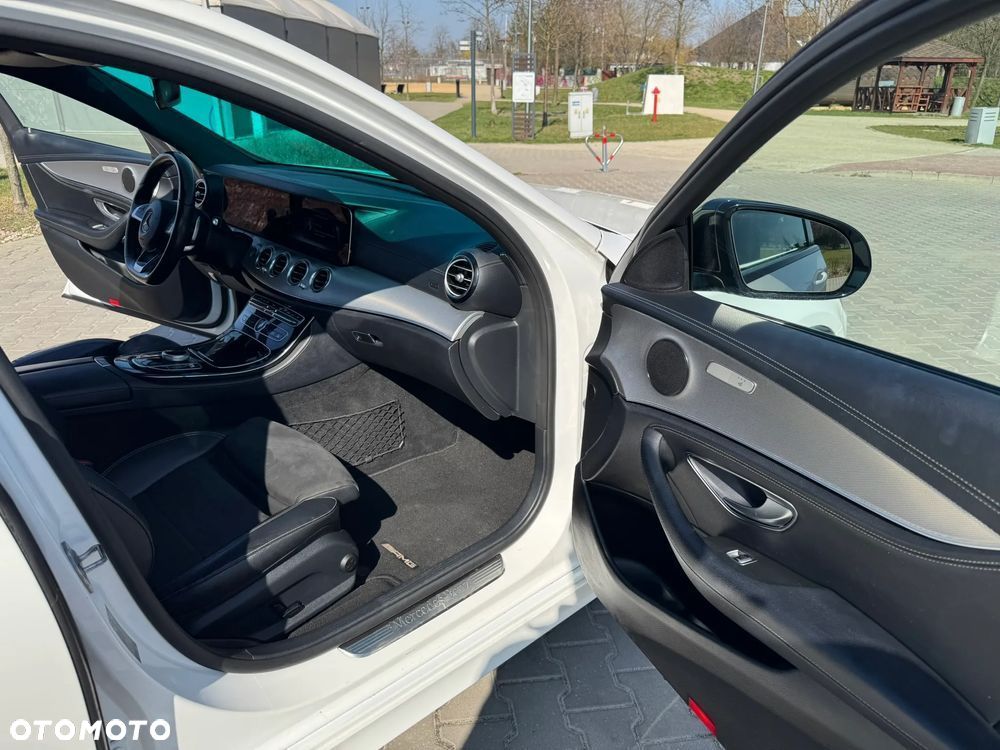 Mercedes-Benz Klasa E 220 d 4-Matic 9G-TRONIC - 14