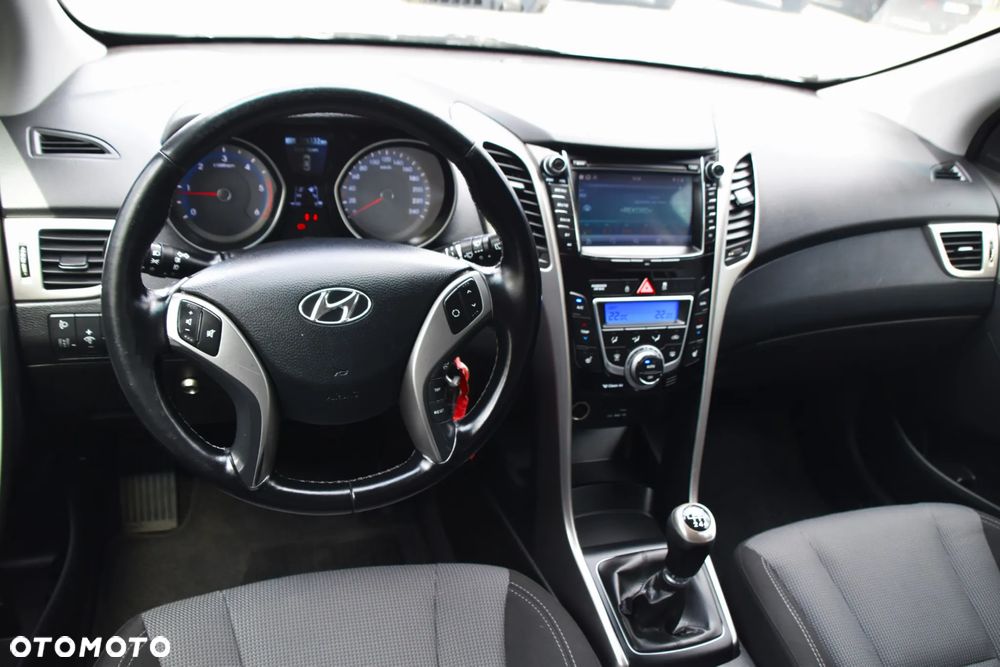 Hyundai i30 blue 1.6 CRDi Trend - 17