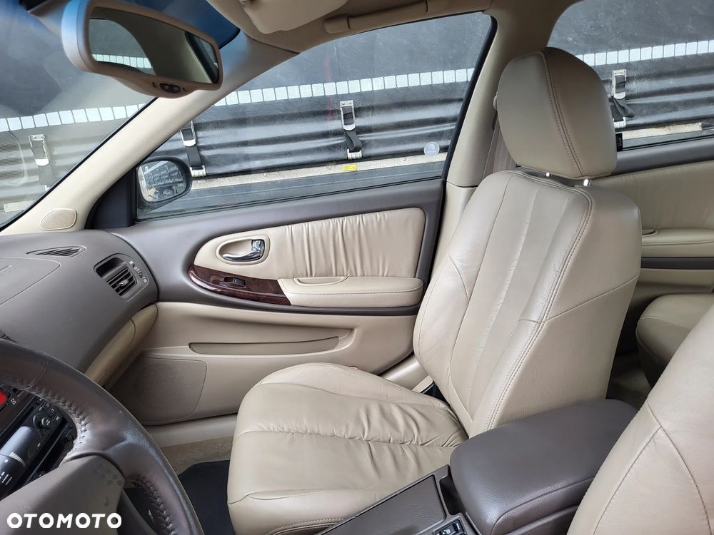 Nissan Maxima 2.0 Elegance - 23