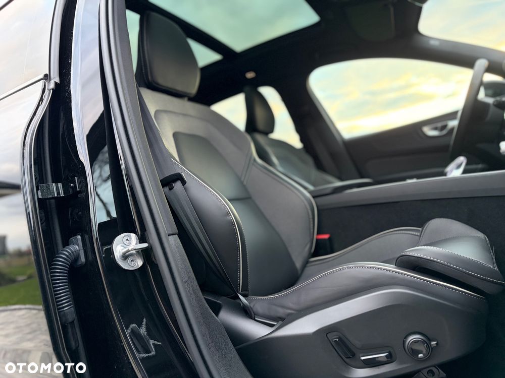 Volvo XC 60 B5 B AWD Plus Black Edition - 10