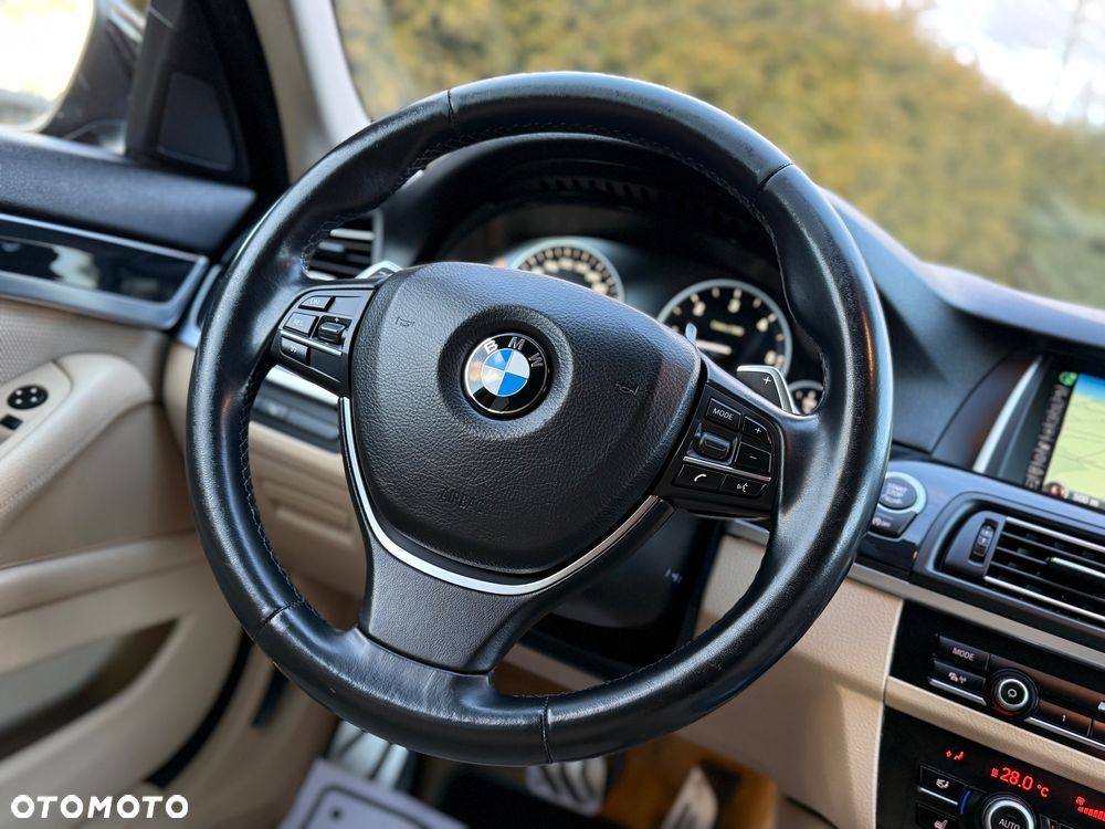 BMW Seria 5 520d xDrive - 23