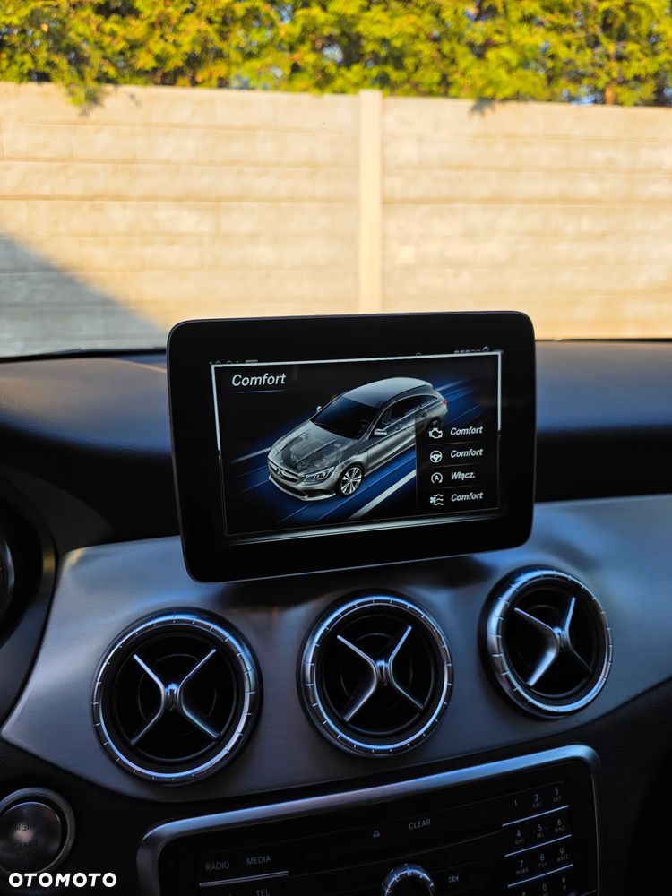 Mercedes-Benz CLA 180 7G-DCT AMG Line - 30