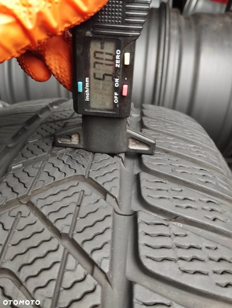 Pirelli Winter SottoZero 3 225 45 19 96 V 3PMSF run flat XL * - BMW - 3