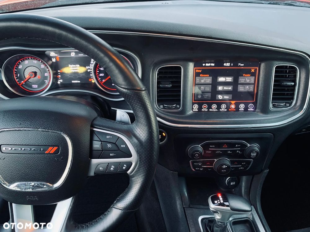 Dodge Charger 6.4 Scat Pack - 17