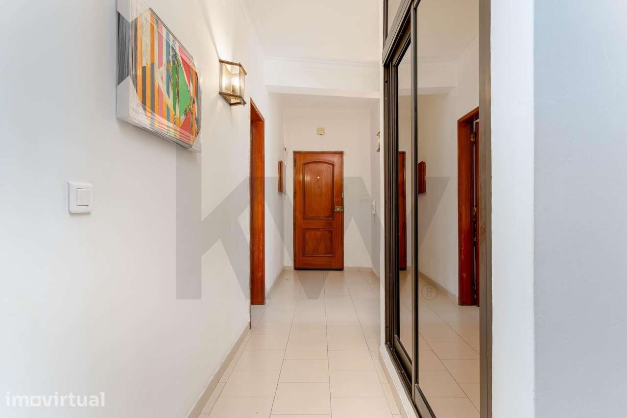 Apartamento T2 com Excelente Potencial, Prédio com 2 Elevadores ,  no - Grande imagem: 4/24