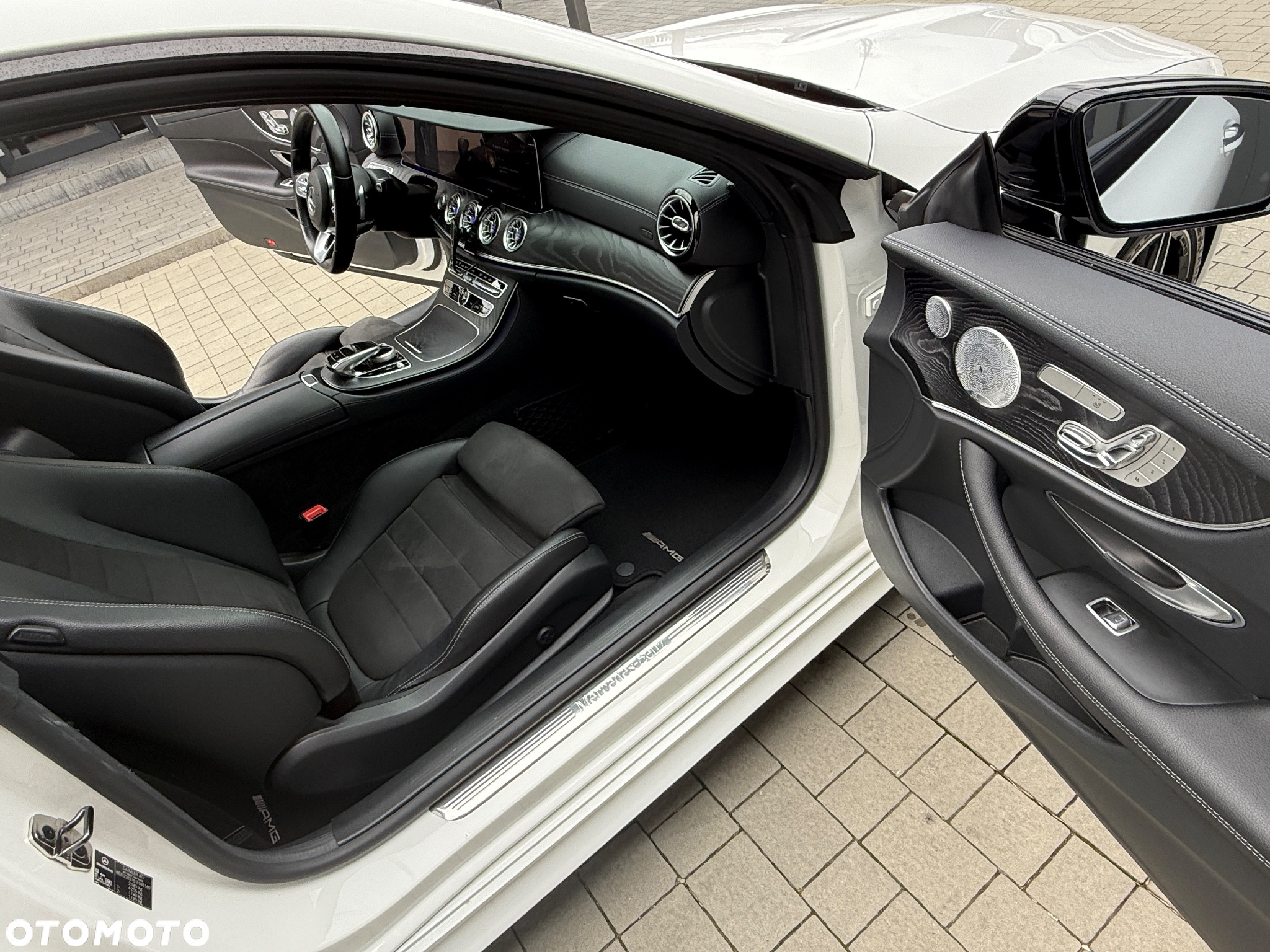 Mercedes-Benz Klasa E 220 d Coupe 4-Matic 9G-TRONIC - 26