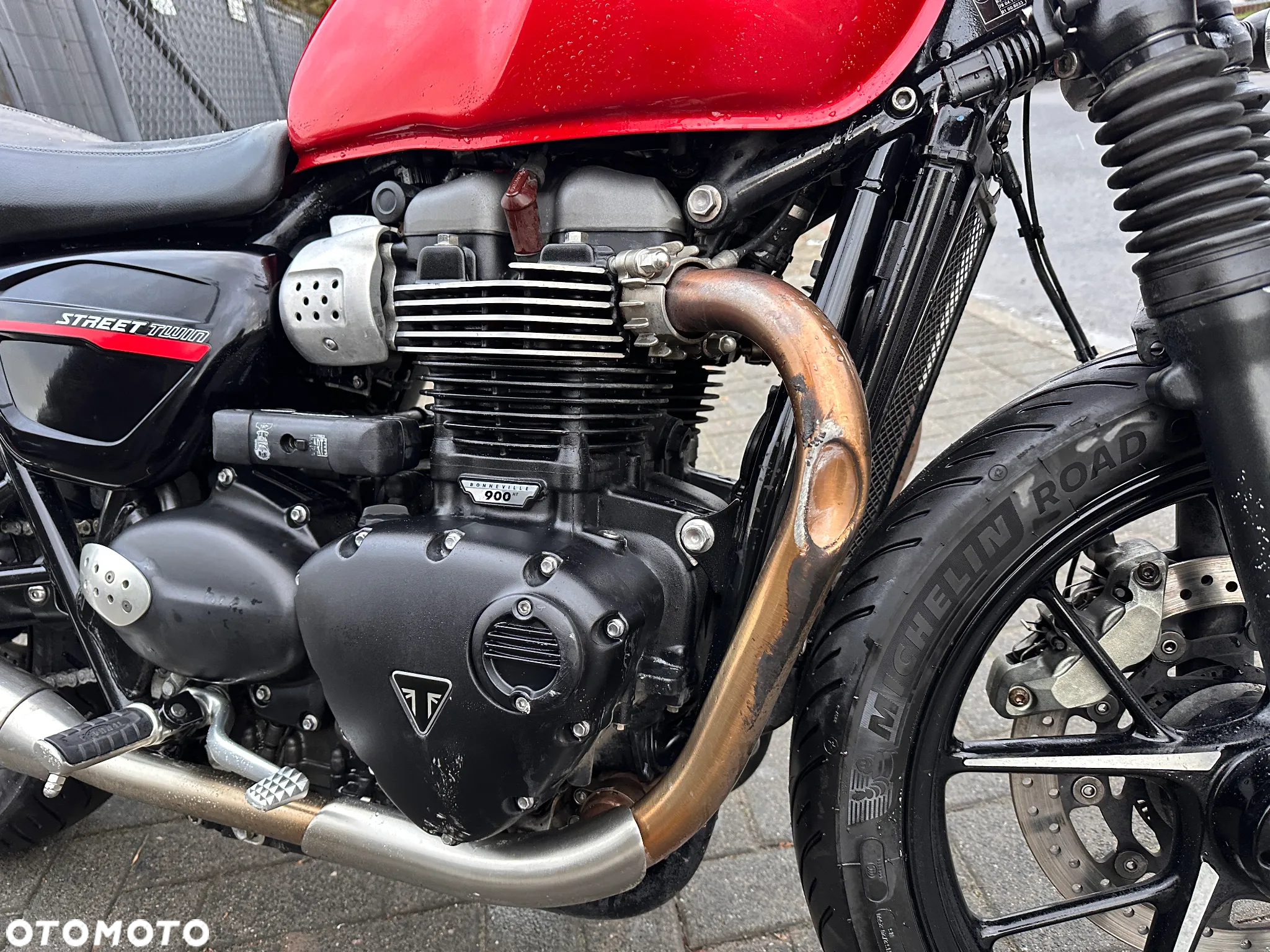 Triumph Bonneville - 24