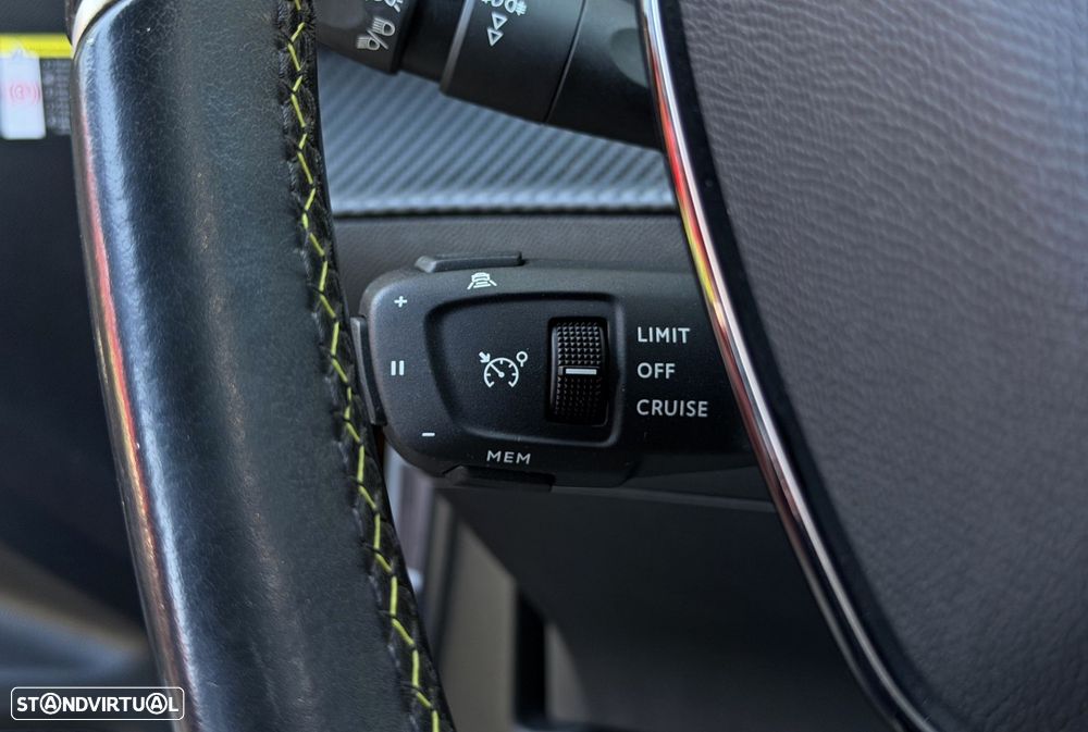 Peugeot e-2008 50 kWh GT - 13