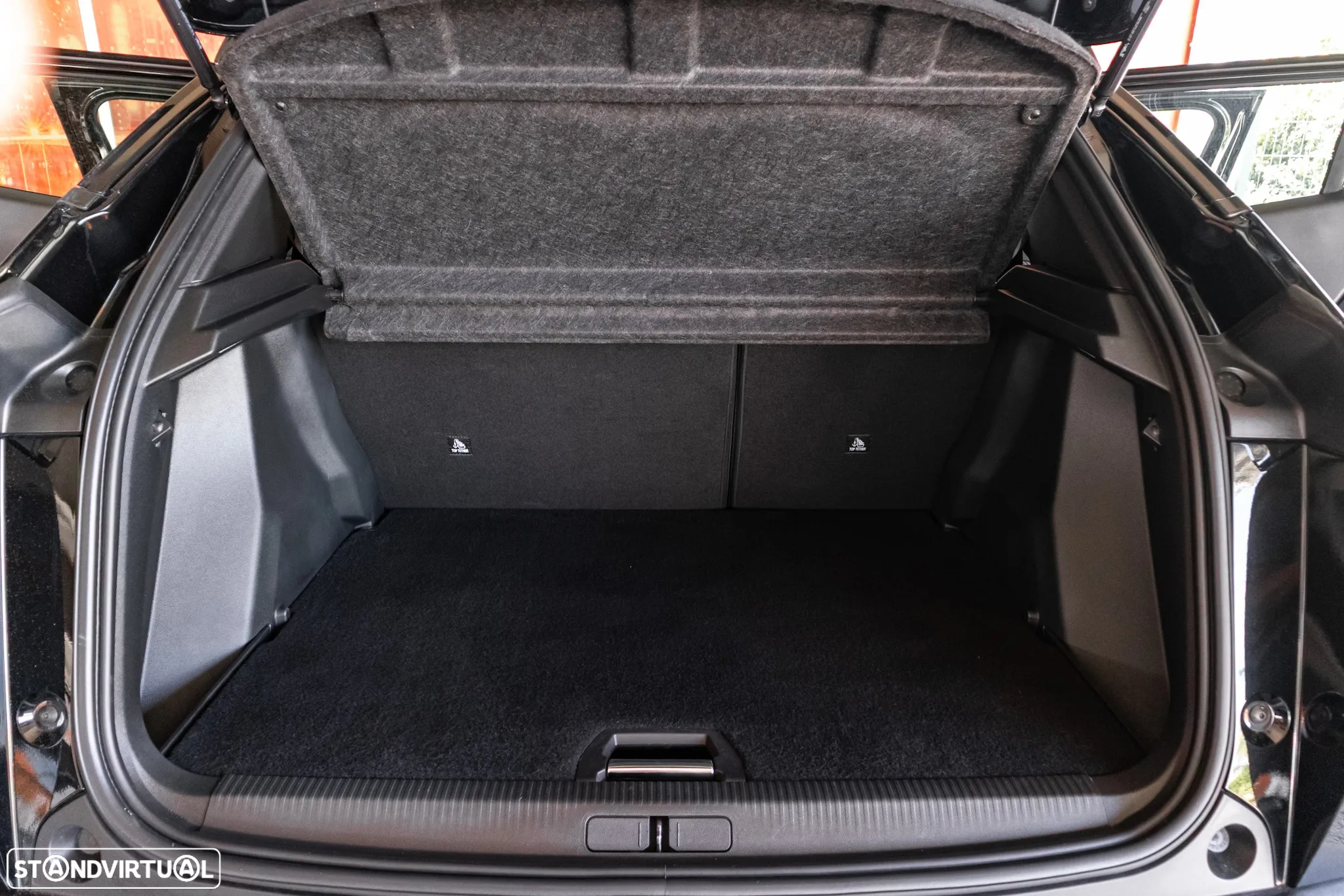 Peugeot 2008 1.2 PureTech Active - 21