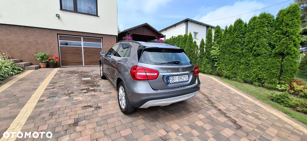 Mercedes-Benz GLA 180 Activity Edition - 10