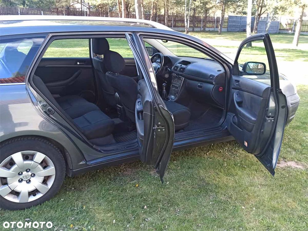 Toyota Avensis 1.8 VVT-i Sol - 4
