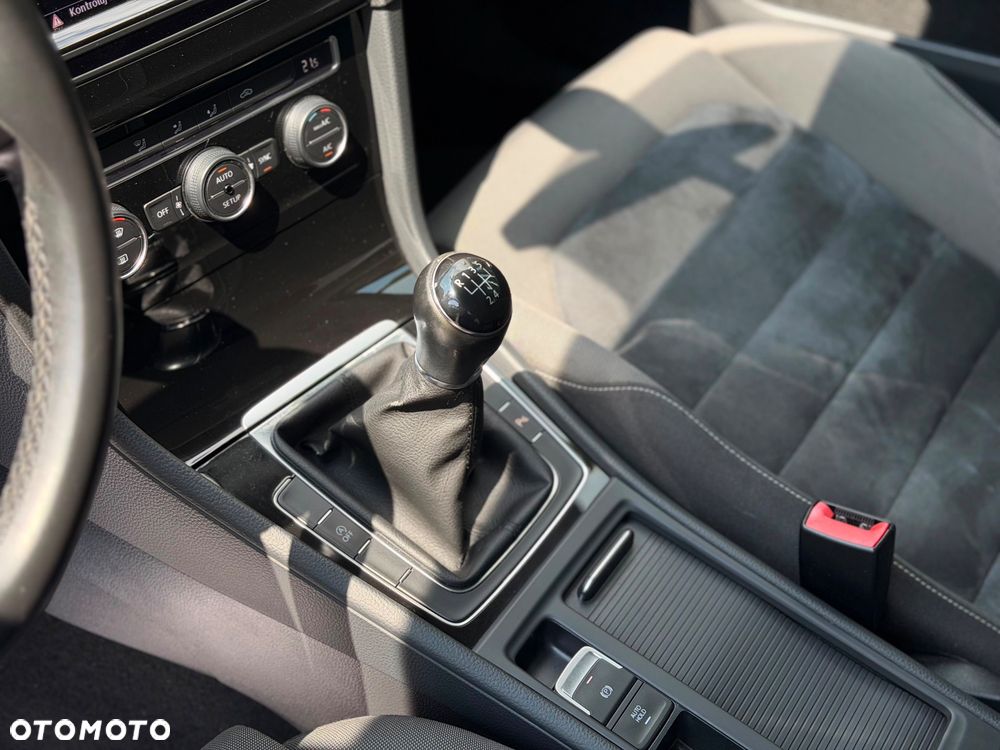 Volkswagen Golf 1.6 TDI Highline - 10