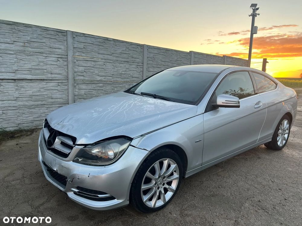 Mercedes-Benz C-Class 2011 photo 3