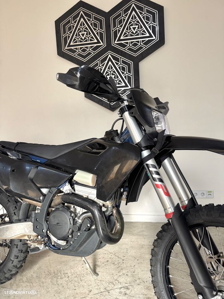 Husqvarna FE - 8