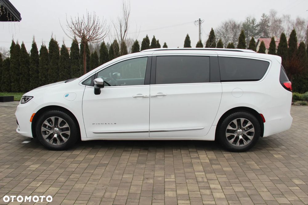 Chrysler Pacifica - 12