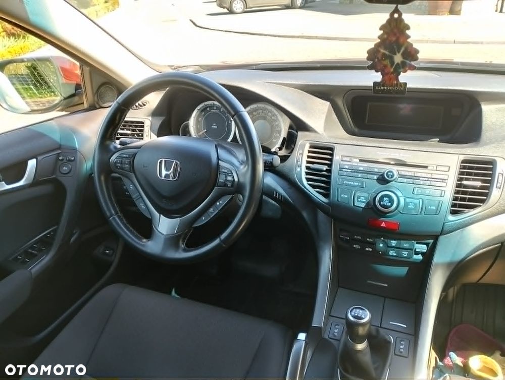 Honda Accord 2.0 Executive Nav - 10