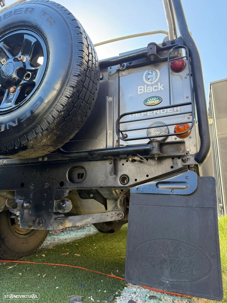 Land Rover Defender - 25