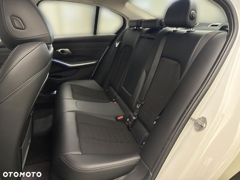 BMW Seria 3 320i Sport Line - 19