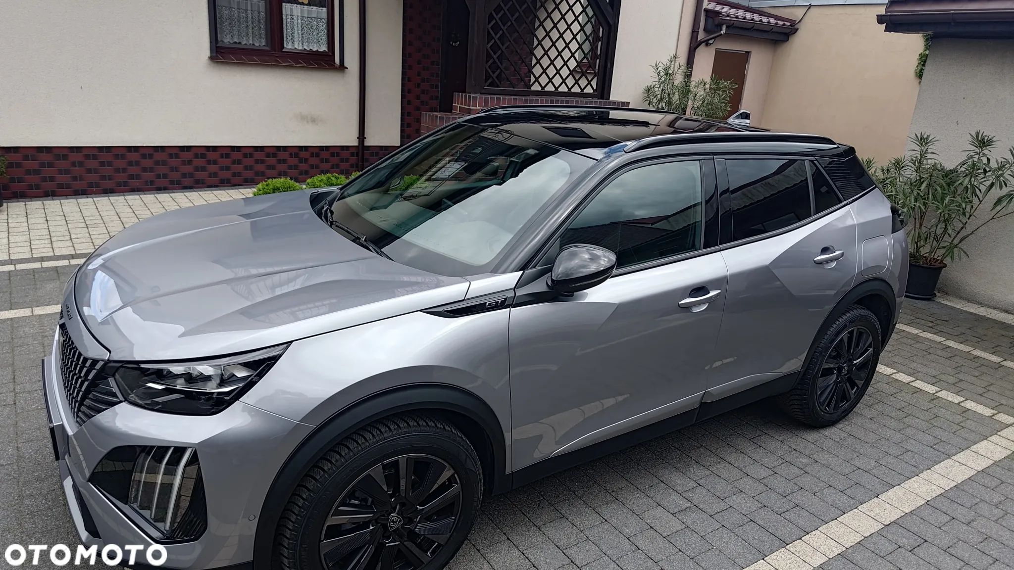 Peugeot 2008 PureTech 130 EAT8 GT - 1