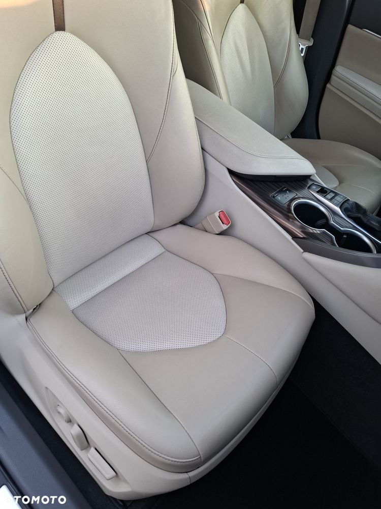 Toyota Camry - 5