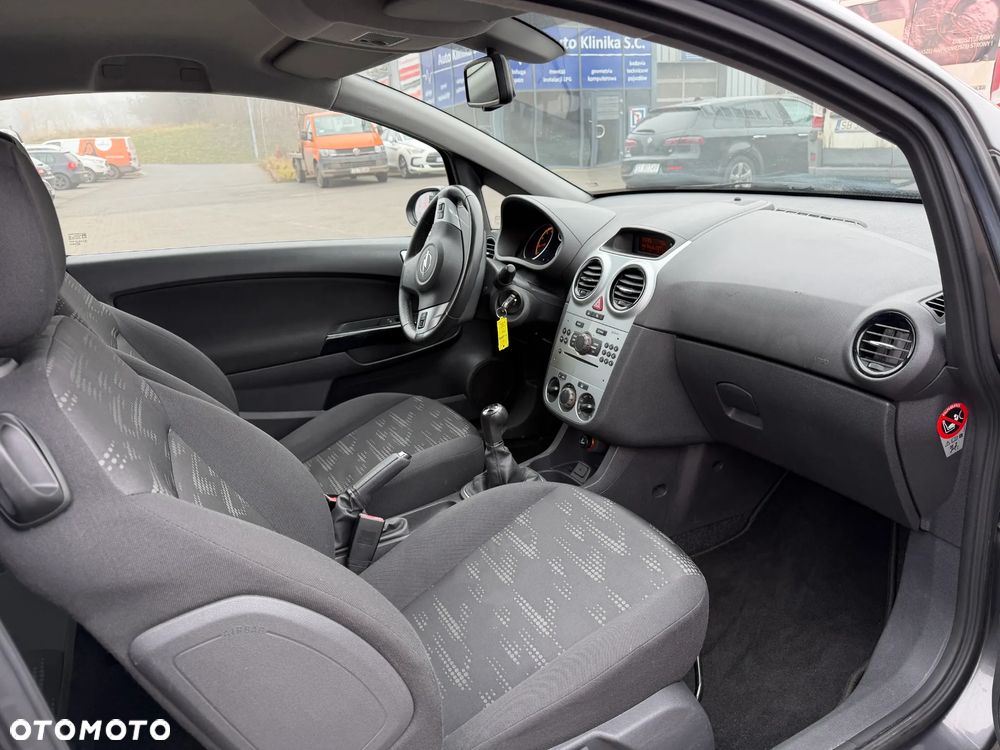 Opel Corsa 1.4 16V Cosmo - 15