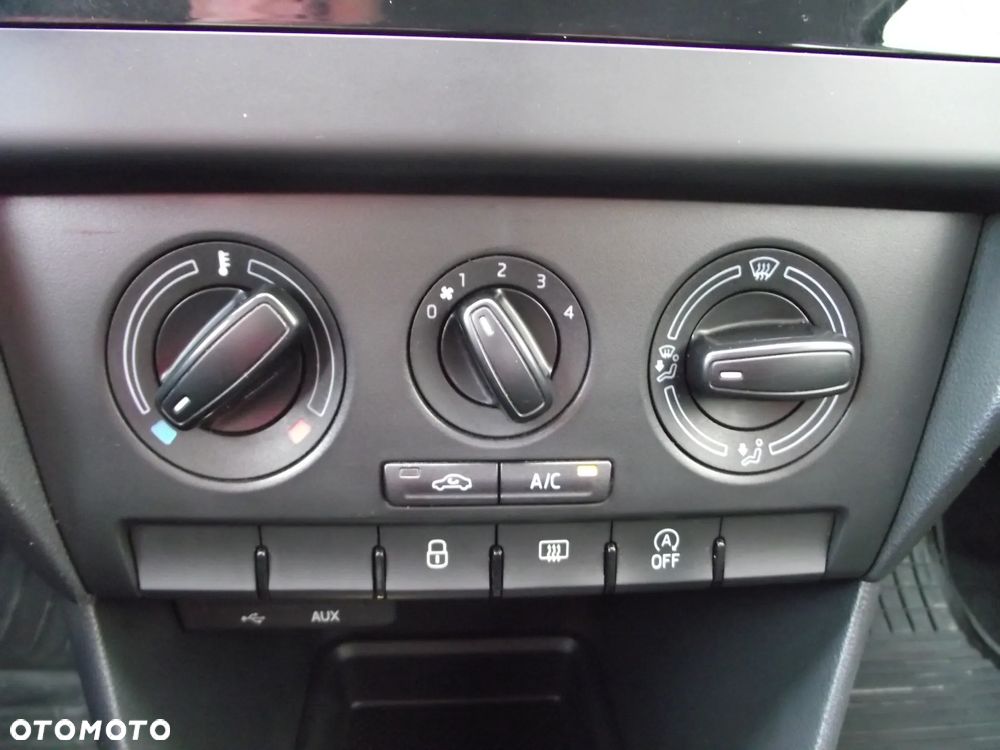 Skoda RAPID 1.2 TSI Ambition - 24