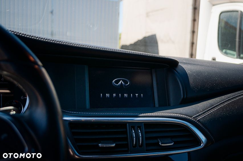 Infiniti Q30 2.2d Sport City Black AWD 7DCT - 28