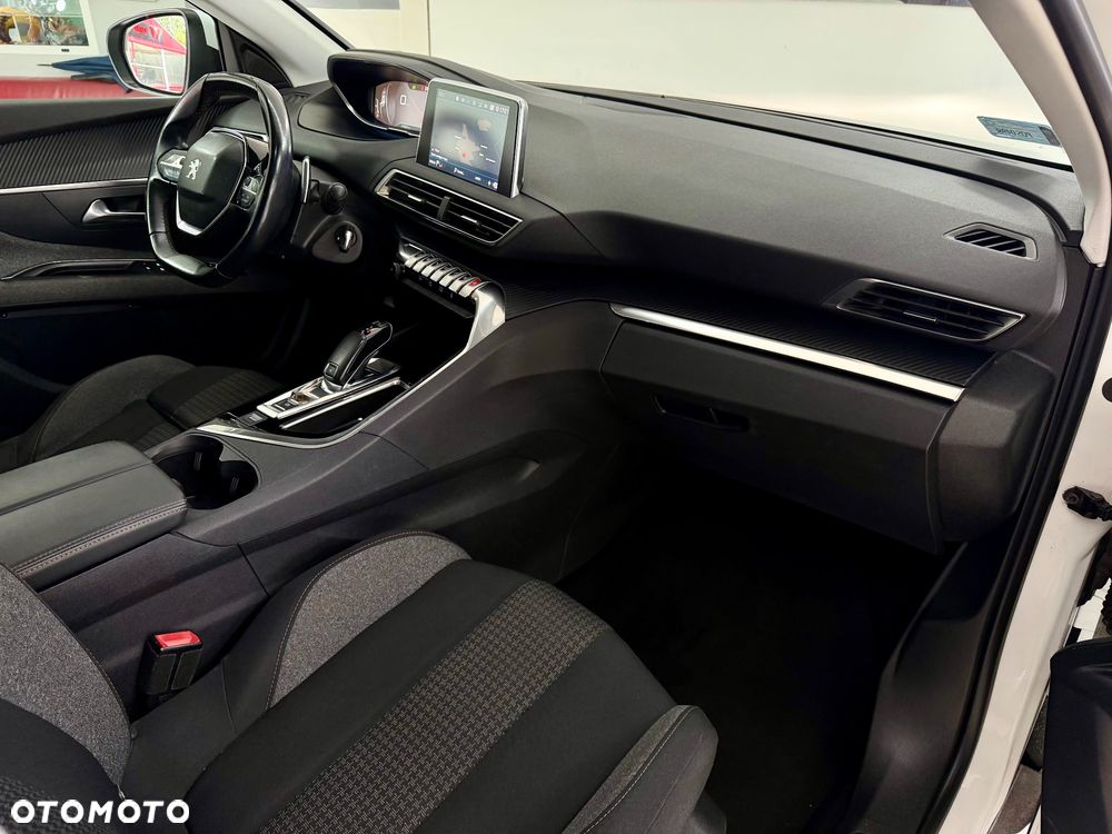 Peugeot 3008 1.6 BlueHDi Allure S&S EAT6 - 36