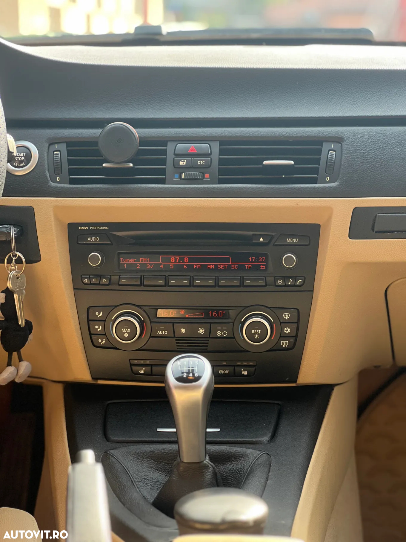 BMW Seria 3 318i Touring - 22