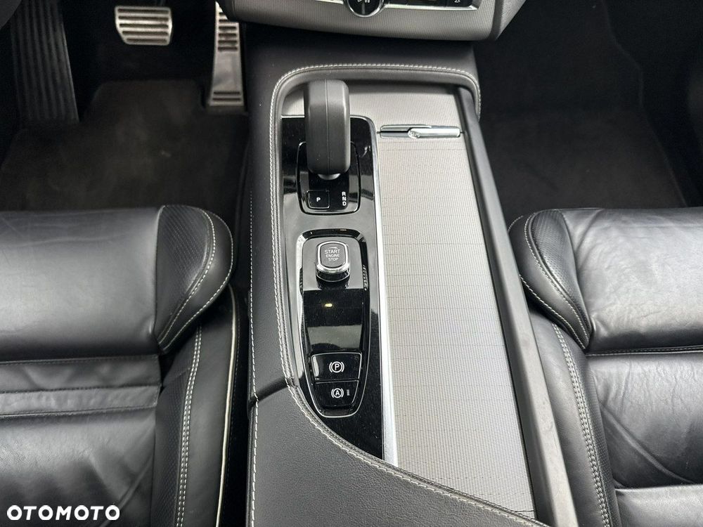 Volvo XC 90 B5 D AWD R-Design 7os - 26