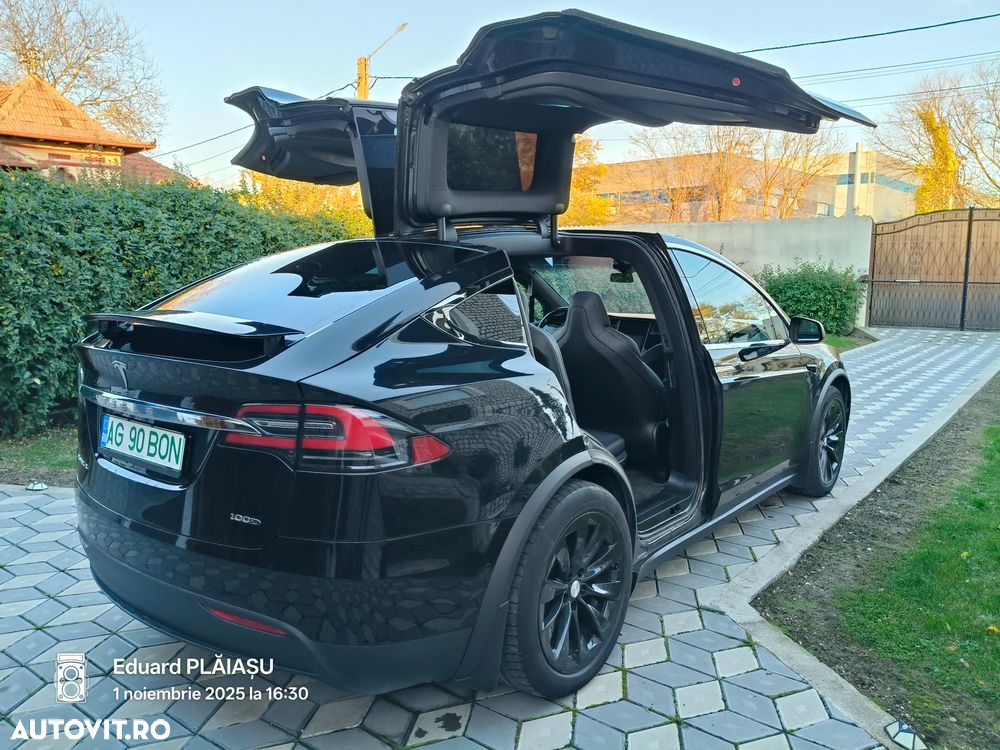 Tesla Model X - 5