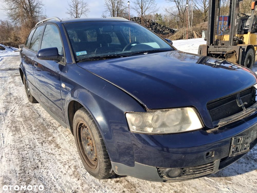 Audi A4 B6 Avant Kombi silnik 1.6 ALZ 8V 102 KM skrzynia biegów ENL drzwi klapa zderzak błotnik LY5K granatowy lampa zamek alternator rozrusznik wiązka przewód rura sterownik moduł zegary fis tempomat szyba lewarek boczek fotel niebieski panel mcperson zwrotnica belka sanki maglownica pompa mechanizm zamek zacisk kolektor lusterko tłumik wydech wykładzina tapicerka schowek głośnik wzmacniacz harman atrapa osłona listwa bagażnika małysz WSZYSTKIE CZĘŚCI NA CZĘŚCI - 10