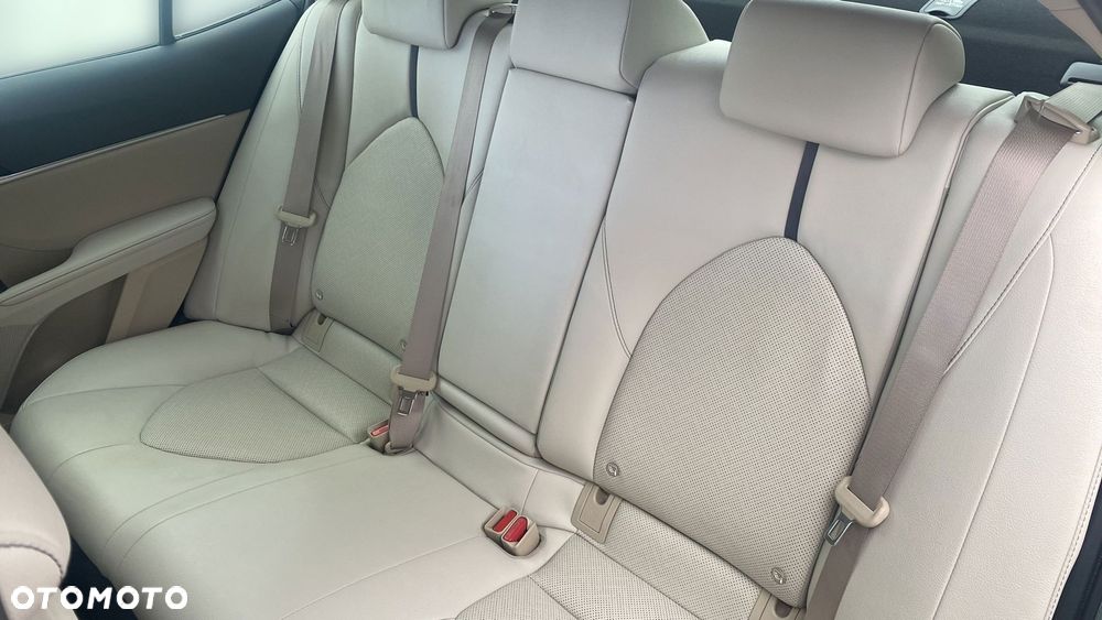 Toyota Camry 2.5 Hybrid Executive CVT - 12