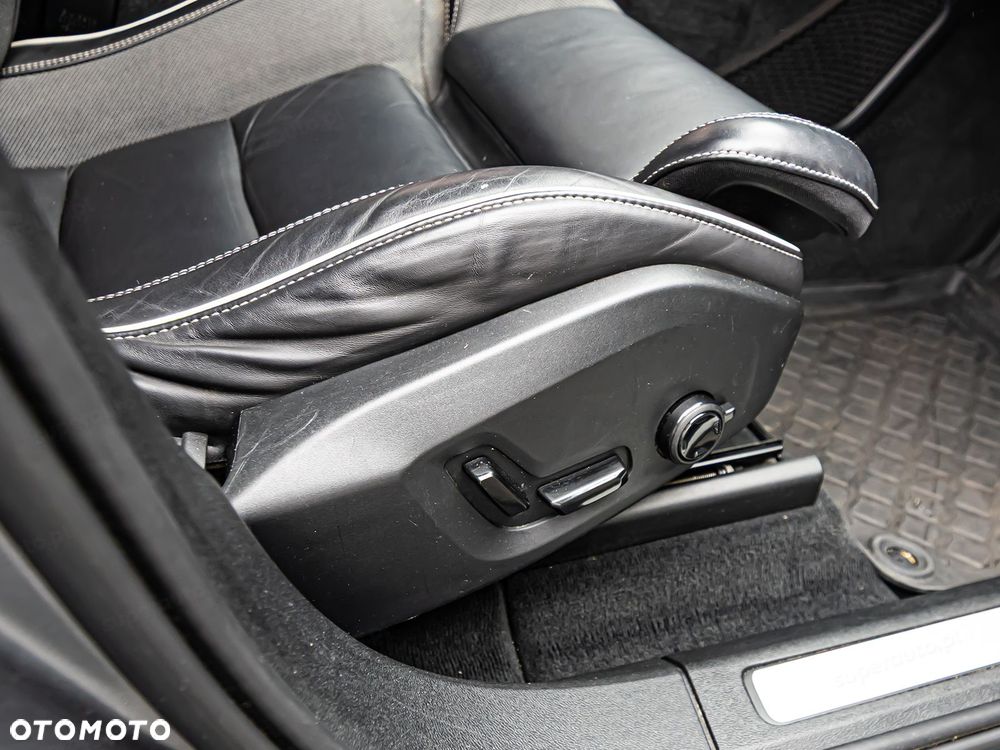 Volvo XC 60 B4 D AWD R-Design - 10