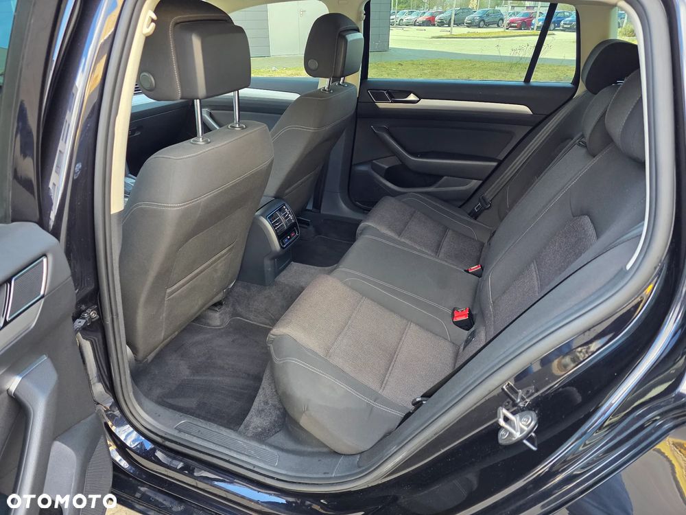 Volkswagen Passat - 14