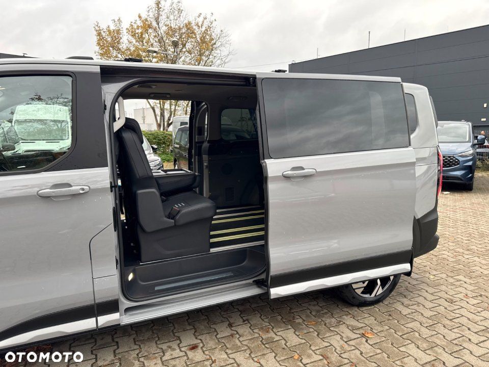 Ford Tourneo Custom - 34