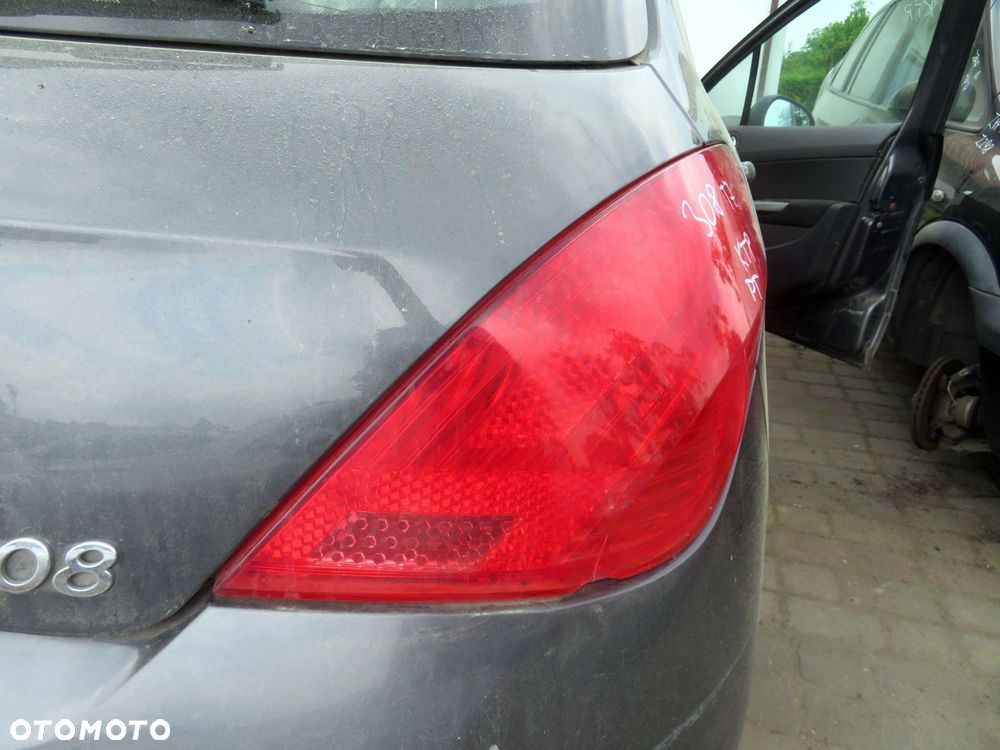LAMPA TYLNA PRAWA 308 I T7 5D HB  PEUGEOT 2007-2011 - 2