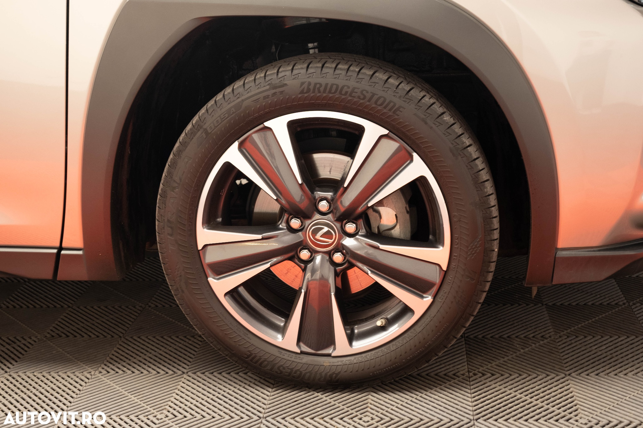 Lexus UX 250h FWD Executive - 9