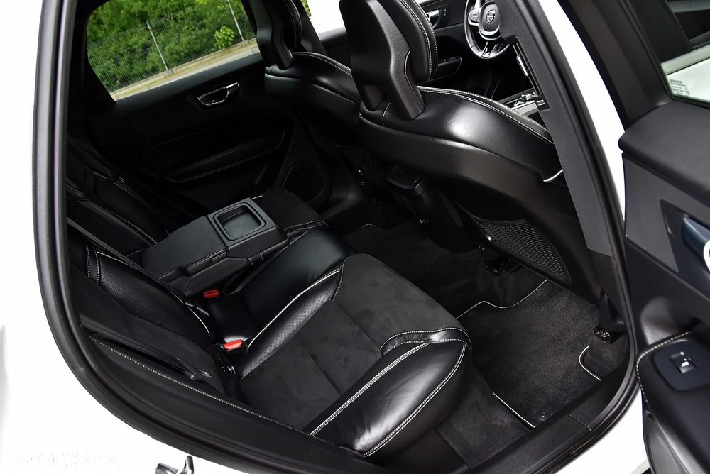 Volvo XC 60 D4 R-Design - 27