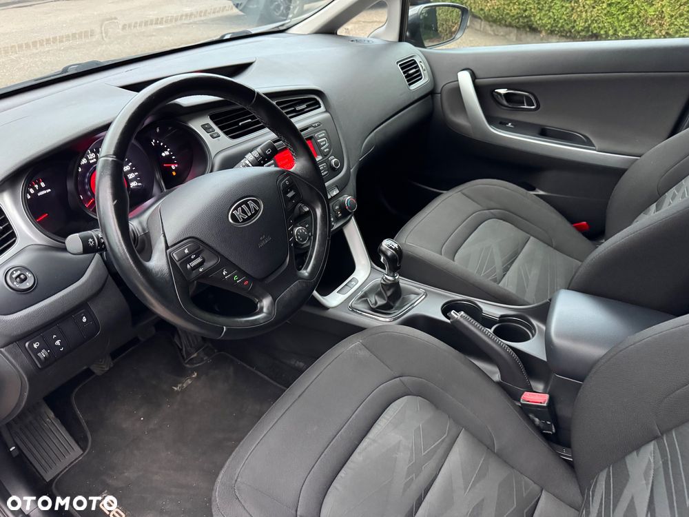Kia Ceed 1.6 GDI ISG Dream Team Edition - 12