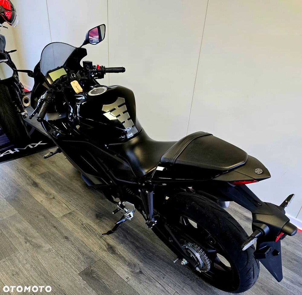 Yamaha R3 - 32
