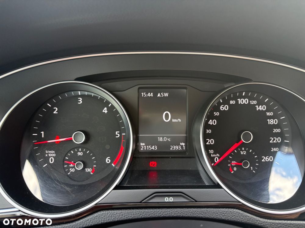 Volkswagen Passat - 33