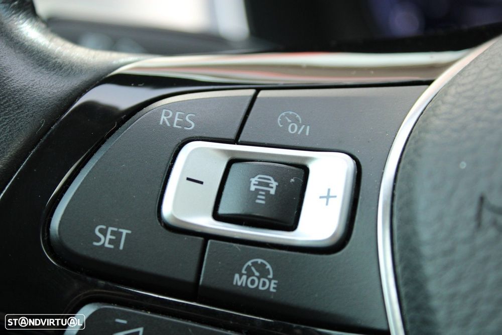 VW Passat Variant 1.6 TDI Highline DSG - 28