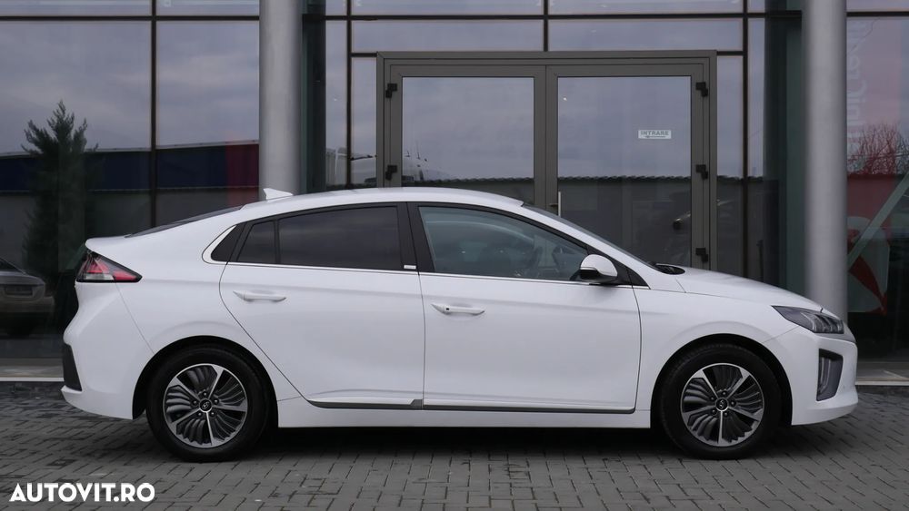 Hyundai IONIQ - 12