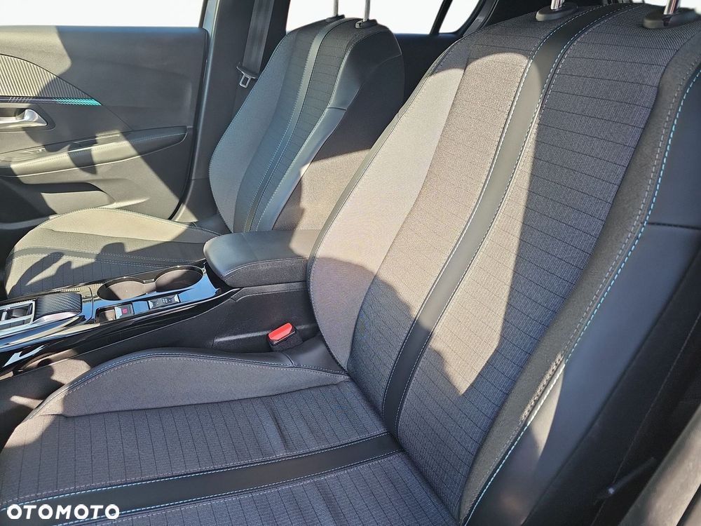 Peugeot 208 - 12