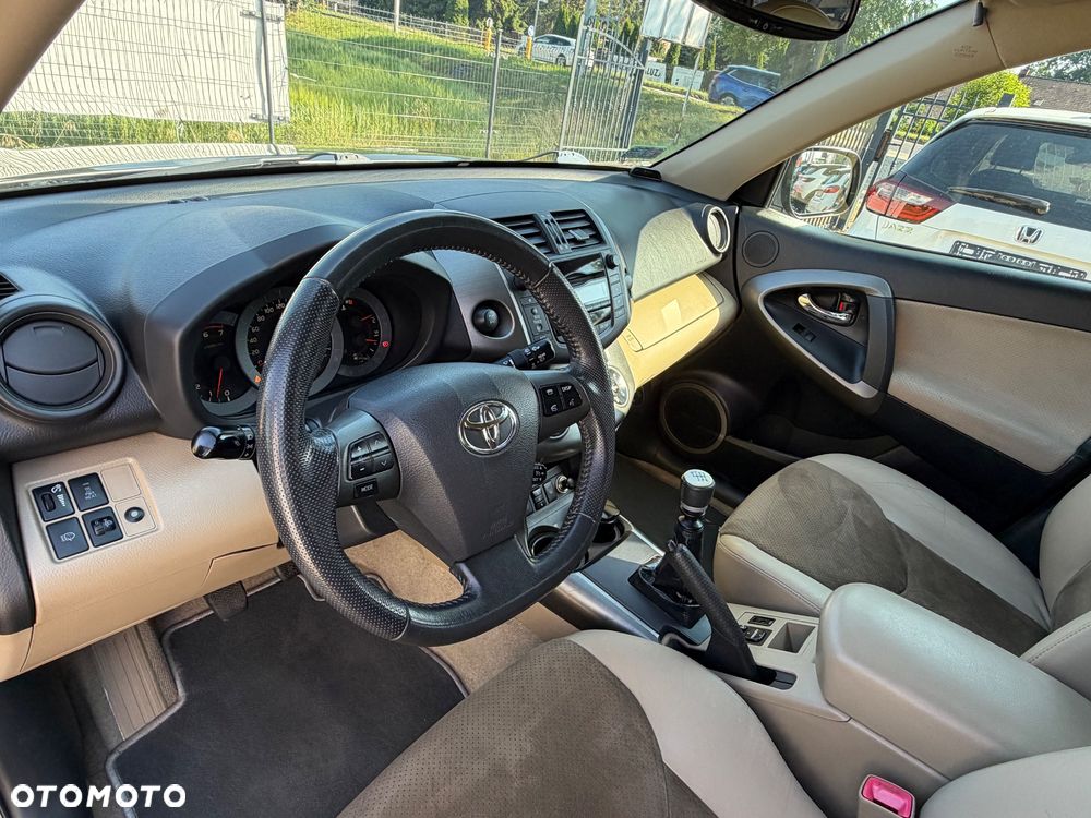 Toyota RAV4 - 26