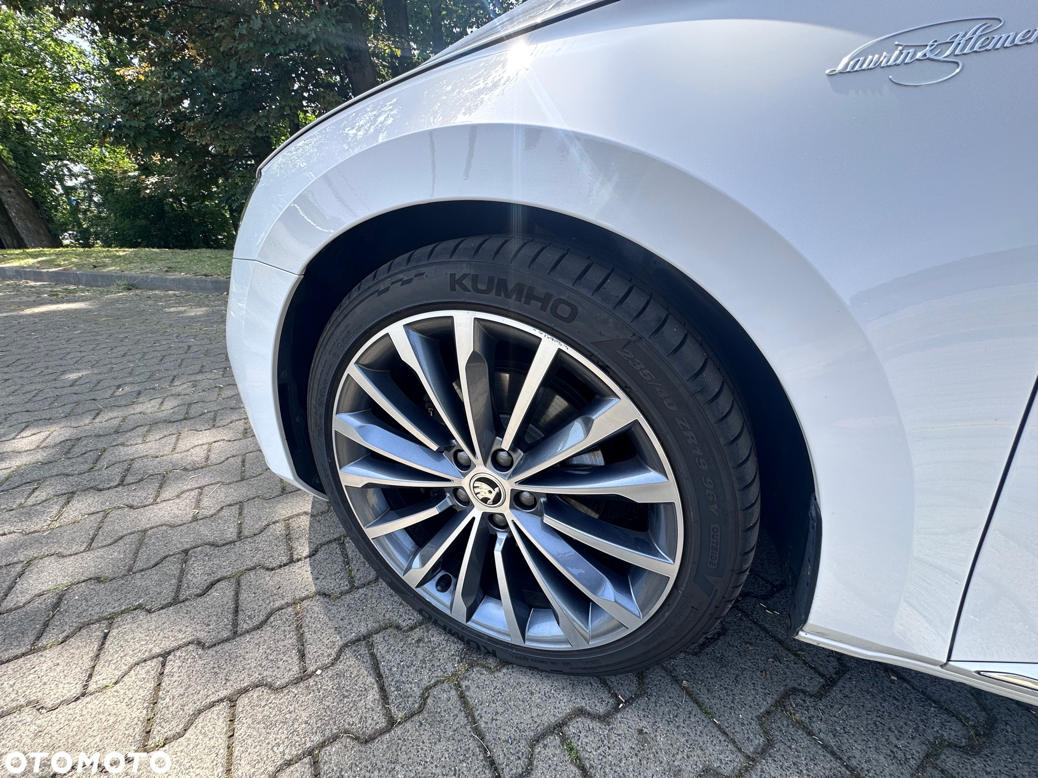 Skoda Superb 2.0 TDI L&K DSG - 8
