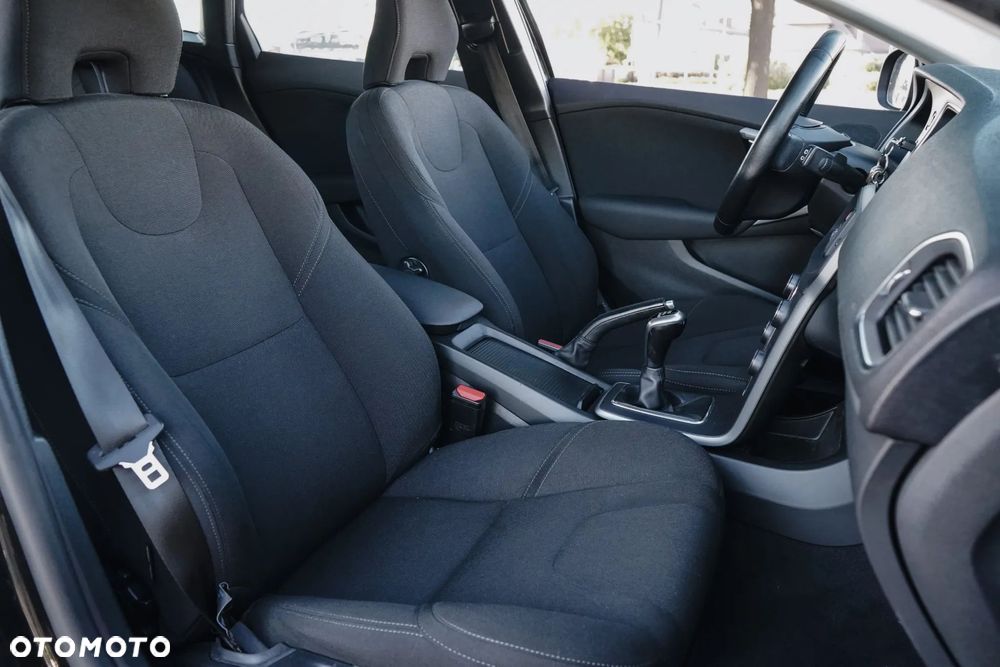 Volvo V40 D2 Momentum - 19